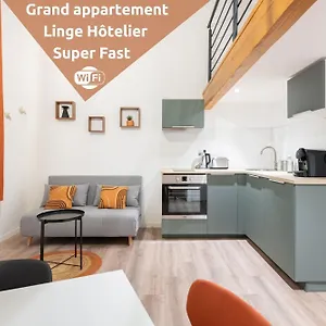https://roucas.fr-provencehotel.com